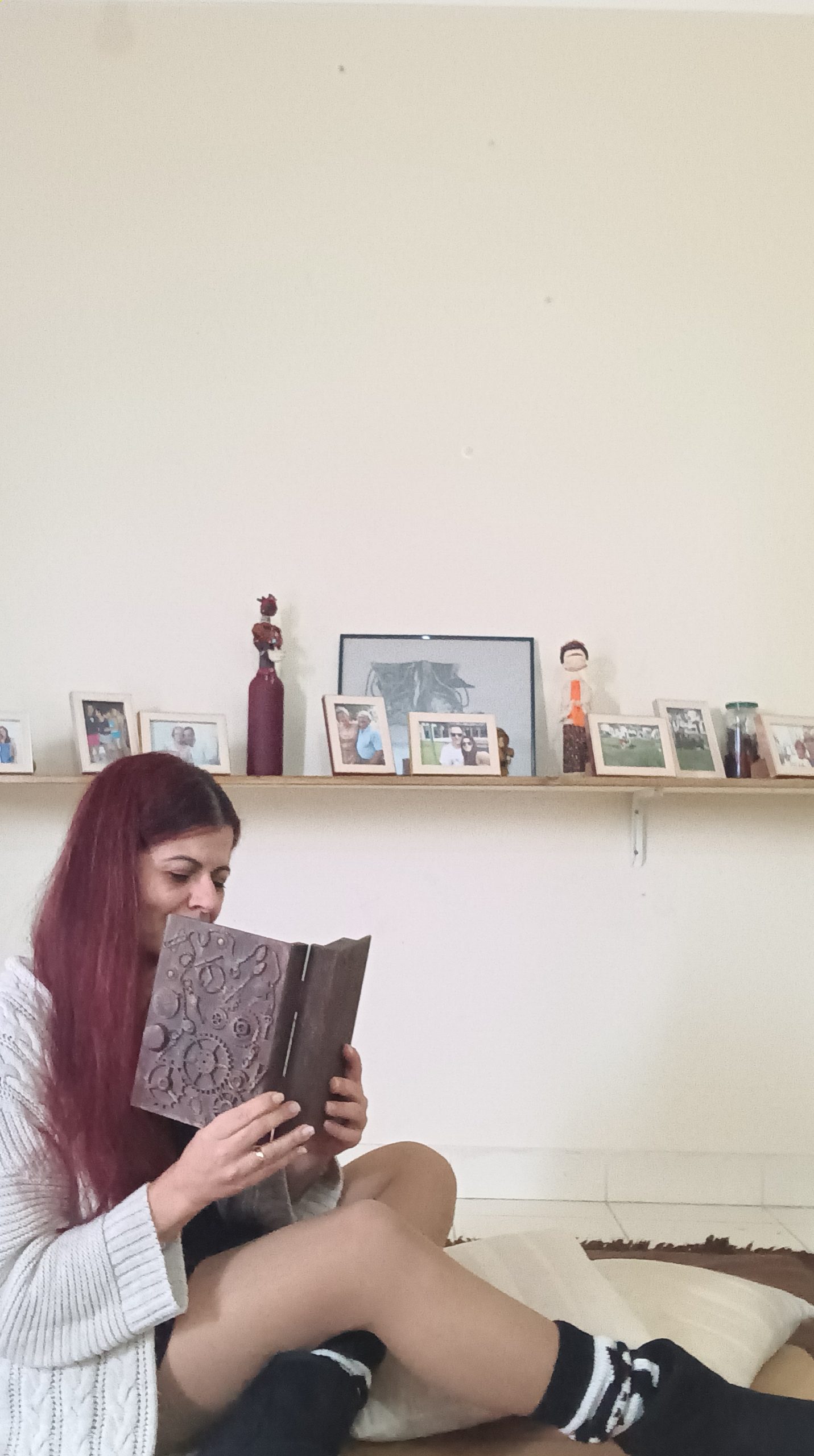 A linguagem,
Na ponta da língua, tão fácil de falar
e de entender