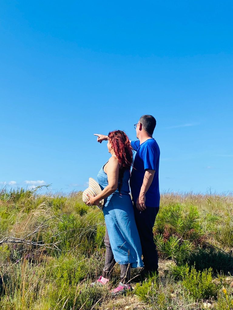 “O inteligente debate ideias, não pessoas.”