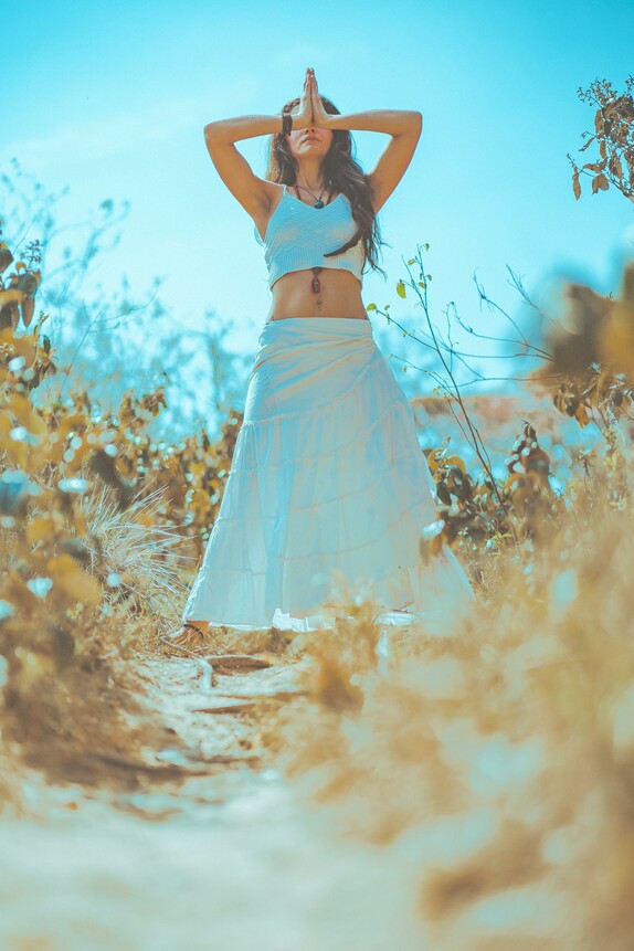 Acalma-te! Respire profundamente, feche os teus olhos, sinta a vida pulsar em ti e nunca duvides da minha presença.