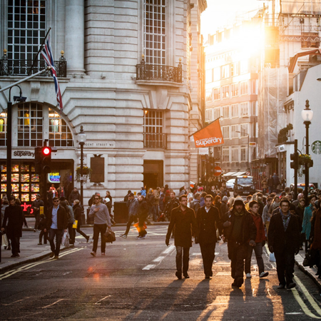  "porque amor não sofre e não faz sofrer, não força a barra e  quando for preciso insistir - o amor já não estará mais neste lugar.” 