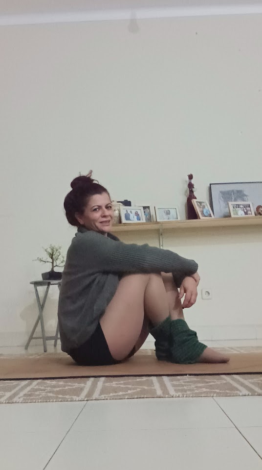 Reza a lenda que hoje eu deveria estar a lecionar na primeira turma da escola de magia. 
Entretanto, ontem escrevi sobre o silenciar das nossas vozes mentais e hoje volto ao mesmo assunto porque depois dos feedbacks fui meditar e percebi que posso ter causado alguma confusão com a minha fala. 