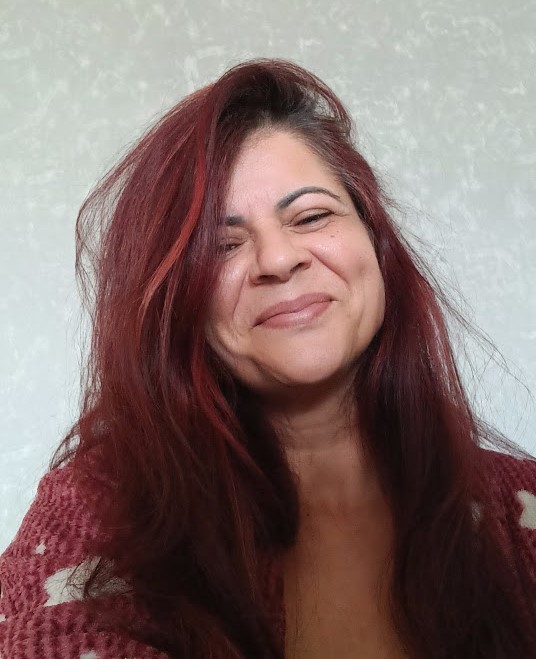 Retrato de Dan Dronacharya, escritora e guia de presença.