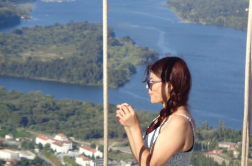 A segunda será muito mais criativa e estratégica. Vamos pegar nessa biblioteca que construíste ao longo de anos e fazê-la respirar como uma obra única, onde cada artigo fortalece os outros.